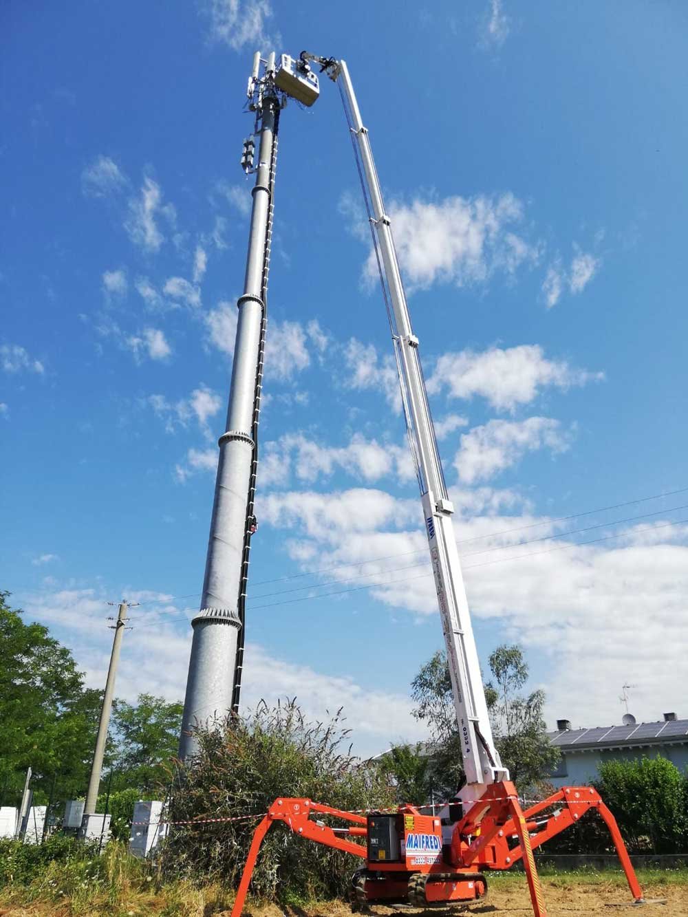 R360 Spider Boom lift working